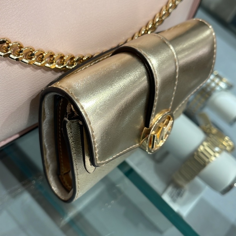 MICHAEL KORS CARMEN MEDIUM LOGO AND FAUX LEATHER WALLET
PALE GOLD
NWT - Picture 15 of 16